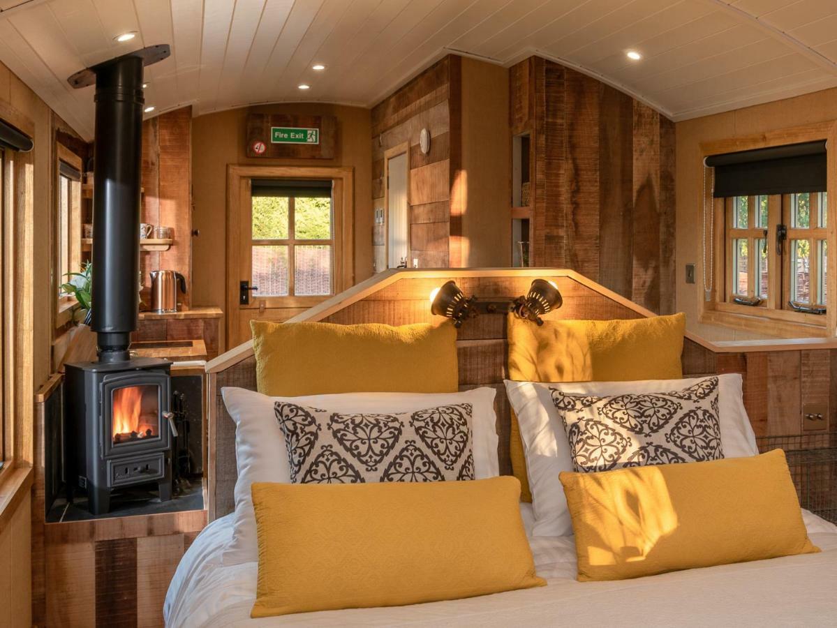 Ashwood Shepherd Hut -Ockeridge Rural Retreats Apartment Worcester Exterior photo